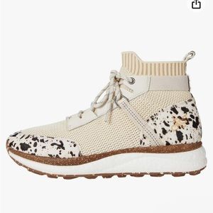 NWT OTBT Hybrid tennis shoe